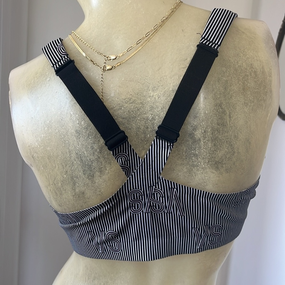 Victoria’s Secret Striped Black and White Sports Bra NWOT - Picture 2 of 4